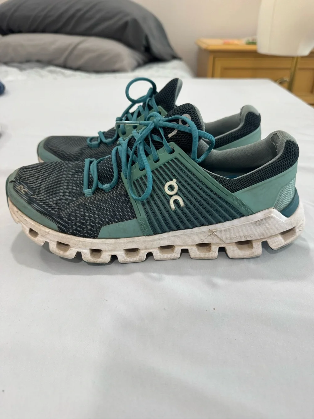On Cloudswift Running Shoes Size 9